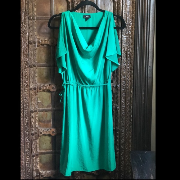 Gorgeous Emerald Green Dress! Like New.😍 - Picture 2 of 11